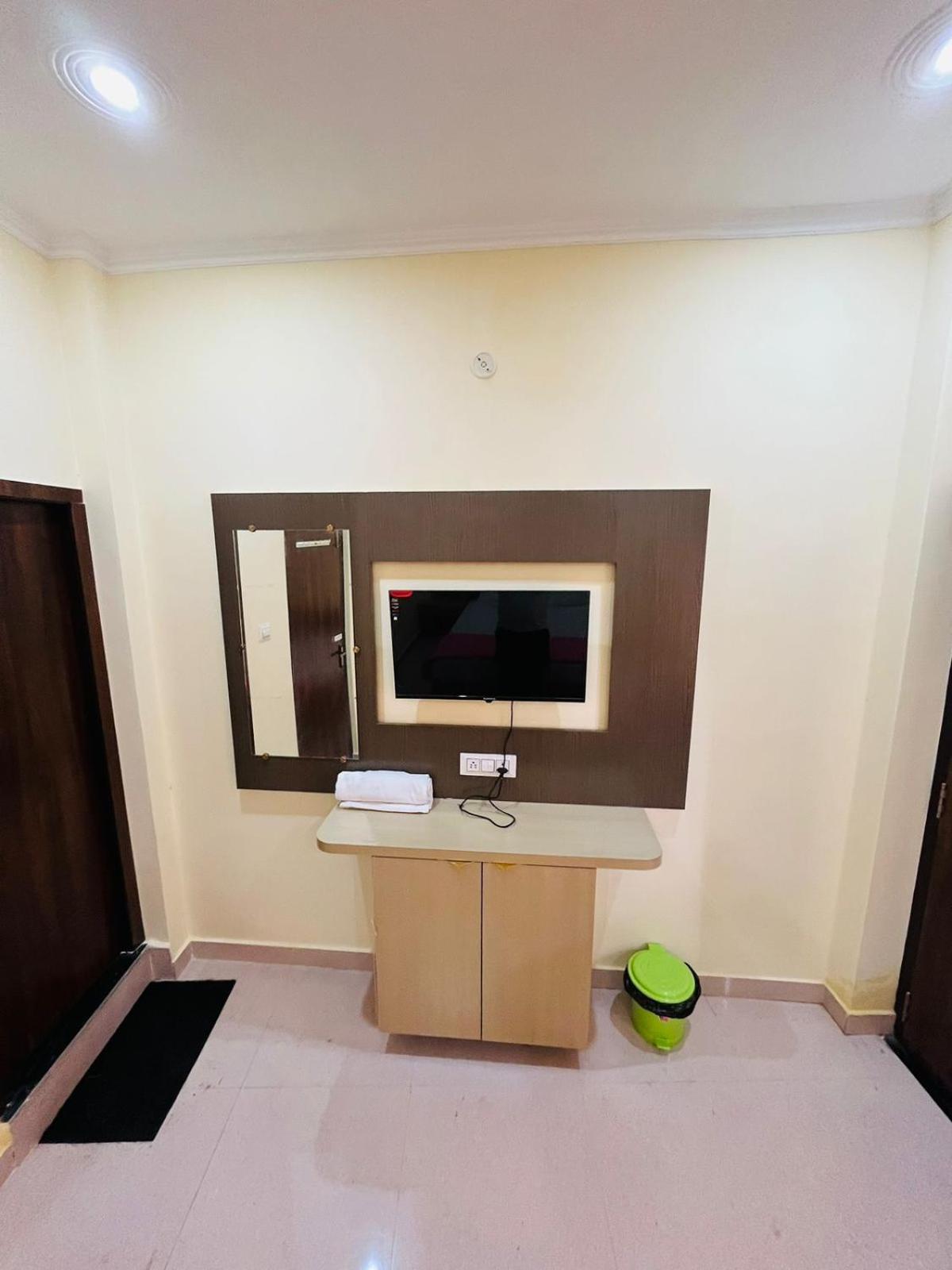 River View Paying *